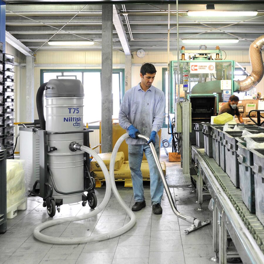 Aspirador Trifásico Para Agua y Polvo Nilfisk T75